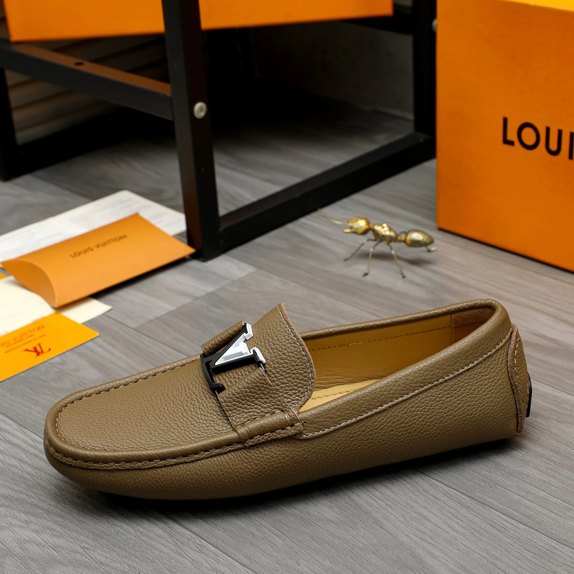 Men's shoes 💰420 Product trademark: LV "Louis Vuitton" casual slip-on shoes Regular size: 38-46 (45.46 custom-made, non-returnable) Product materials: Selected pebbled cowhide upper, sheepskin lining, original rubber outsole